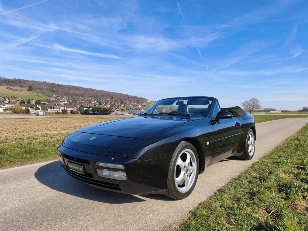 Porsche 944