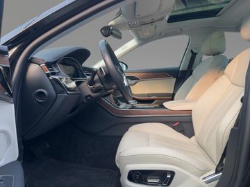 Audi A8 - 8