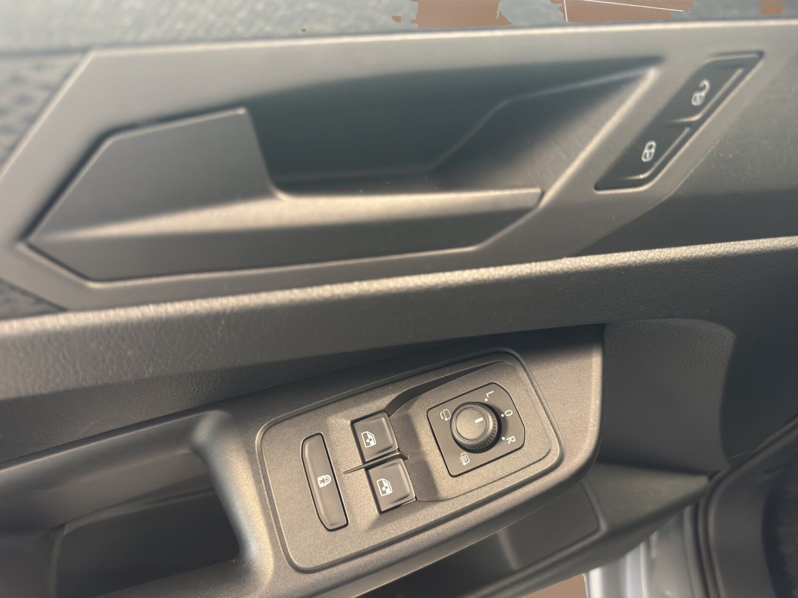 Fahrzeugabbildung Volkswagen Caddy Maxi California 2.0 TDI DSG APP AHK Kamera