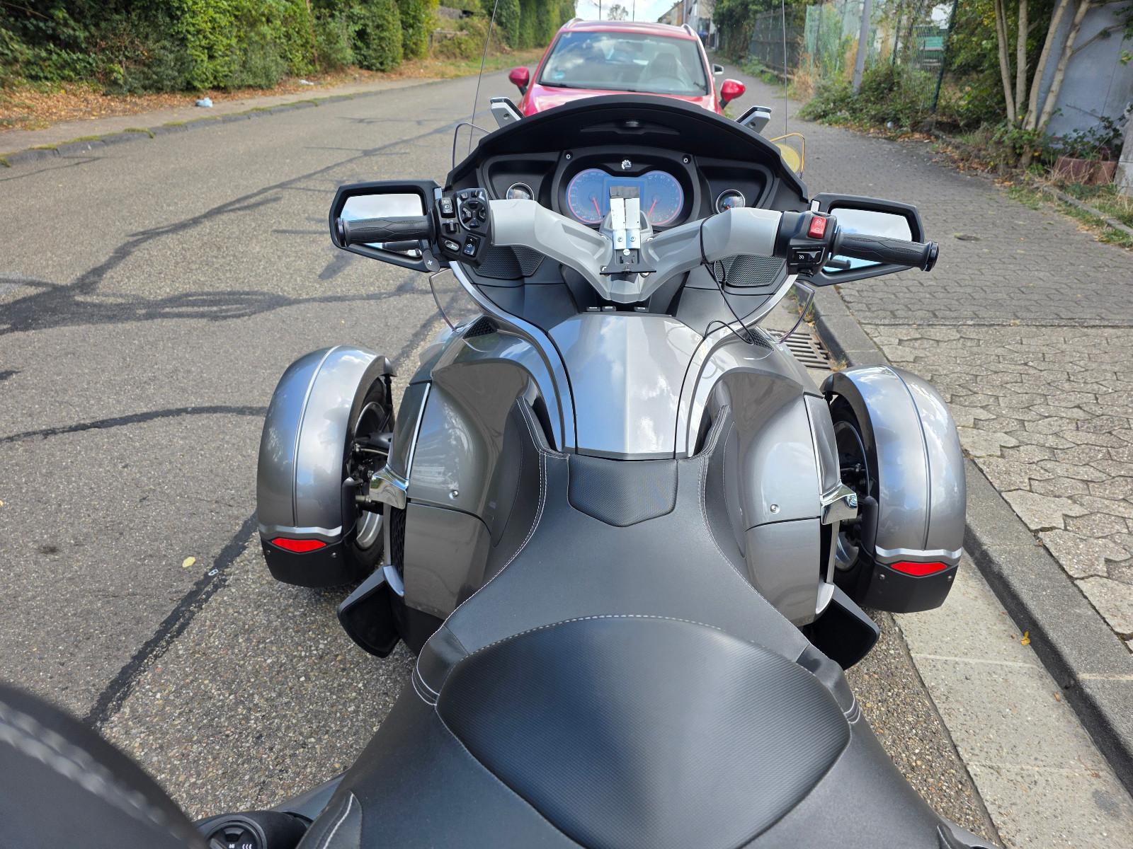 Can-Am Spyder 2012 — photo 9