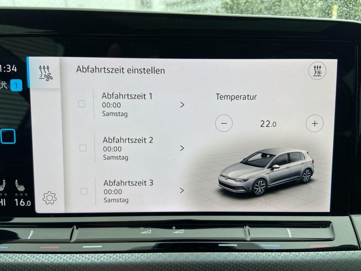 Golf VIII 1.5 TSI 6-Gang Matrix-LED StHz Panoram