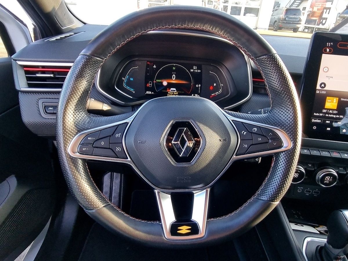 Fahrzeugabbildung Renault Clio INTENS E-TECH 140