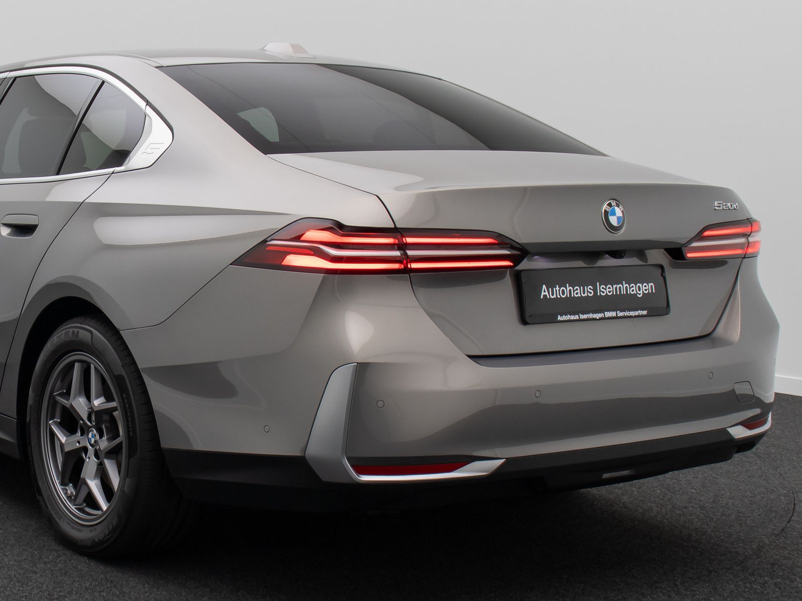 Fahrzeugabbildung BMW 520d Kamera DAB Leder DrivAss Alarm Sport 18Zoll