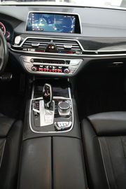 BMW 740 - 6