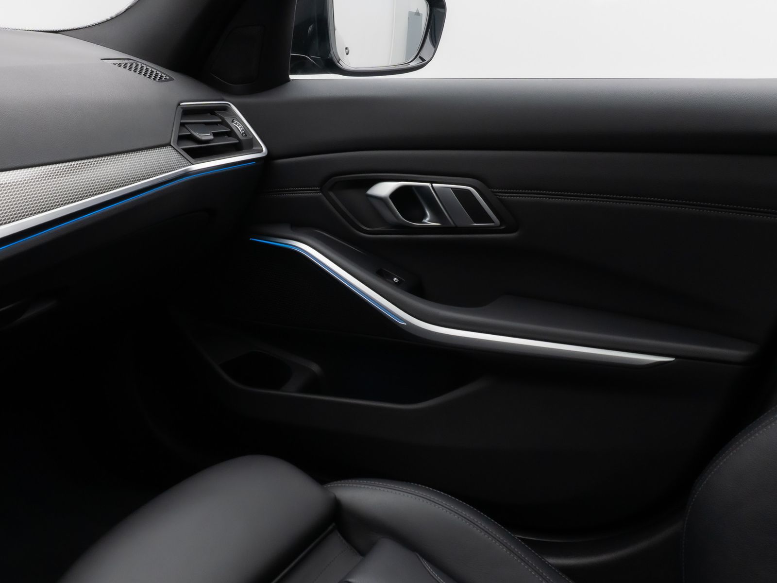 Fahrzeugabbildung BMW 330e M Sport Panorama Laser Kamera HUD DAB HiFi