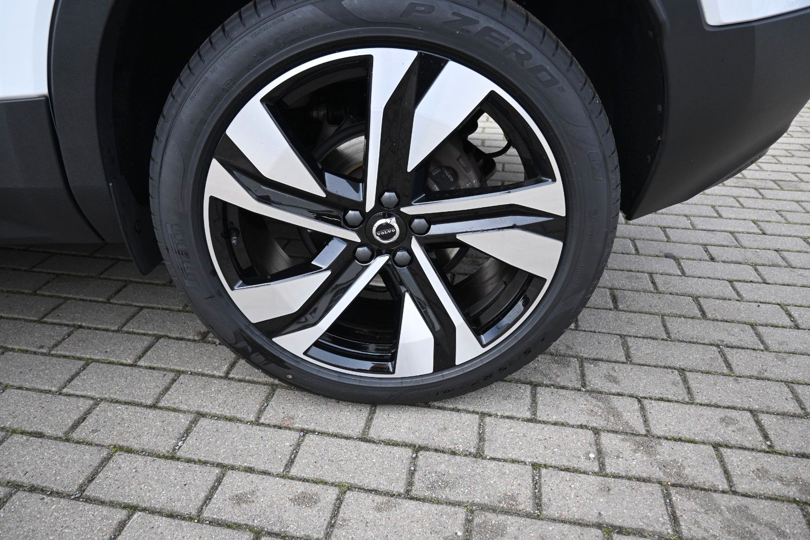 Fahrzeugabbildung Volvo XC40 T3 R Design *PANO*RFK*H&K*Leder*