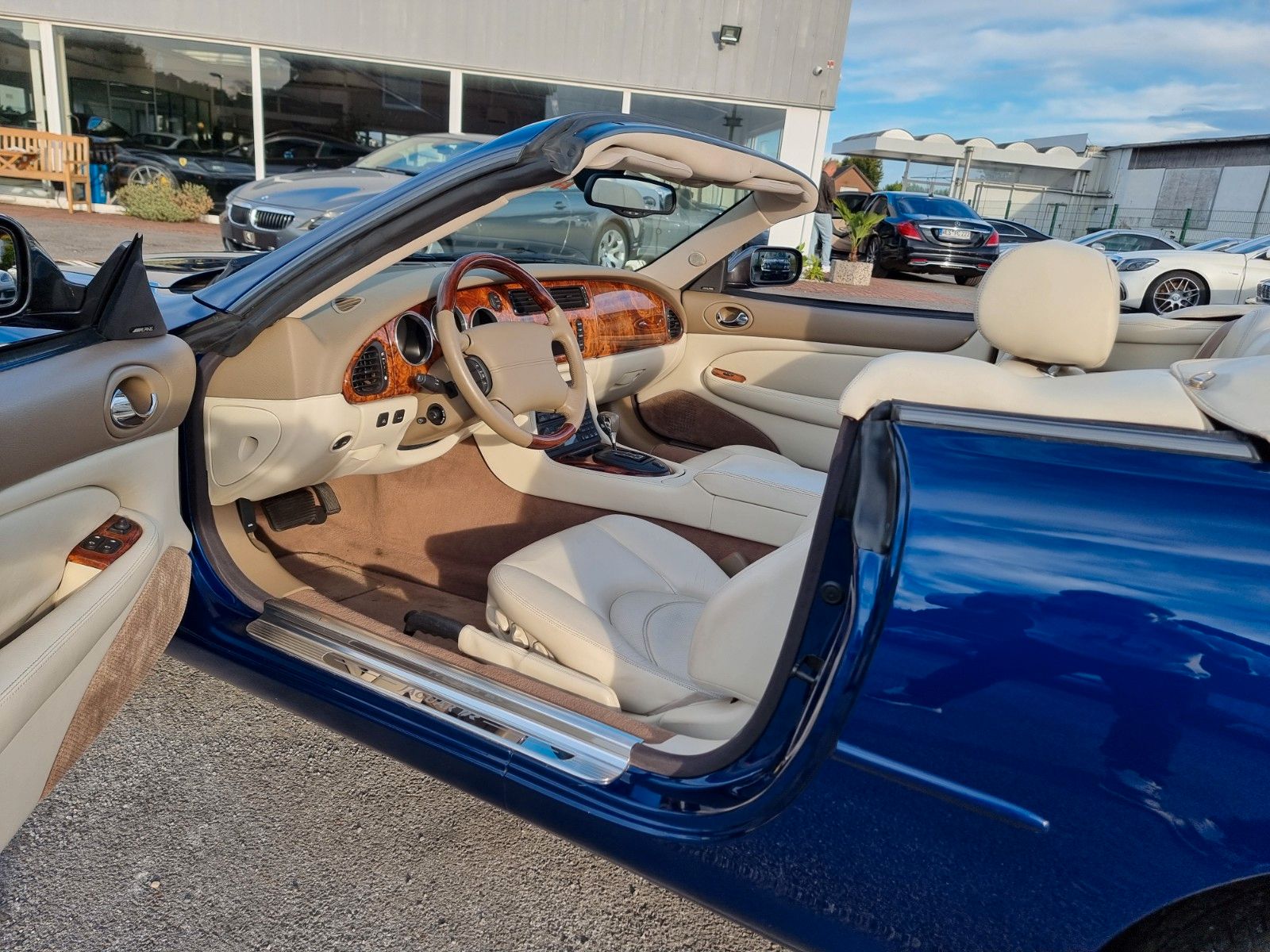 Fahrzeugabbildung Jaguar XKR Cabrio/Facelift/Traum Farbgebung+Bestzustand