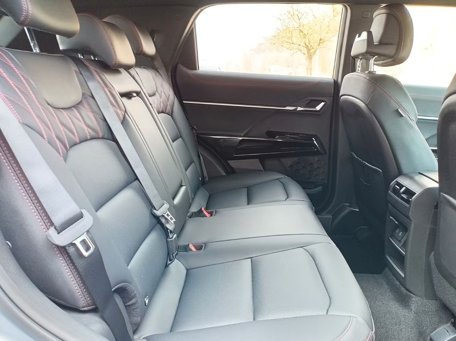 Fahrzeugabbildung KGM ACTYON+CORE+20ZOLL+SH VO+HI+AMBIENTE+KAMERA+++++