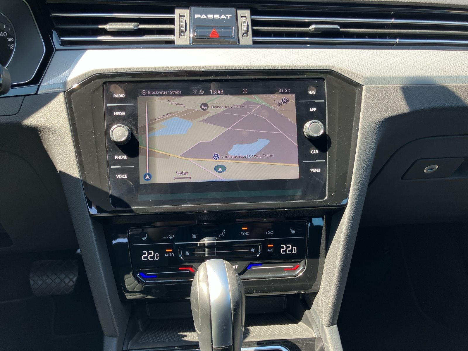 Fahrzeugabbildung Volkswagen Passat Variant TDI Business DSG LED AHK Navi ACC