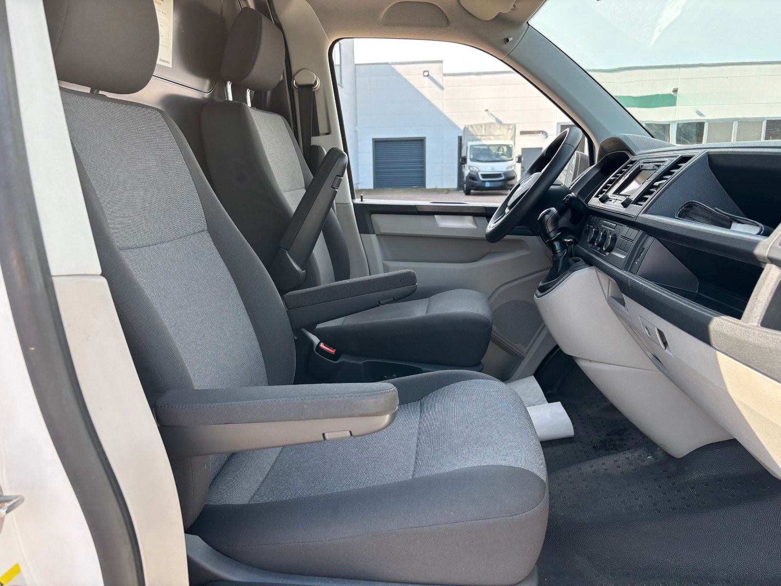 Volkswagen T6 Kasten Hochdach lang L2H3 KLIMA Tempomat foto 5