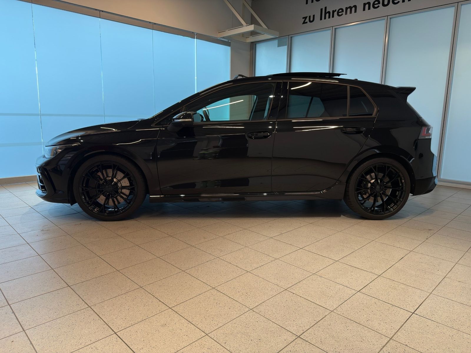 Volkswagen Golf VIII 2.0 TSI R Black Edition 4Motion foto 6