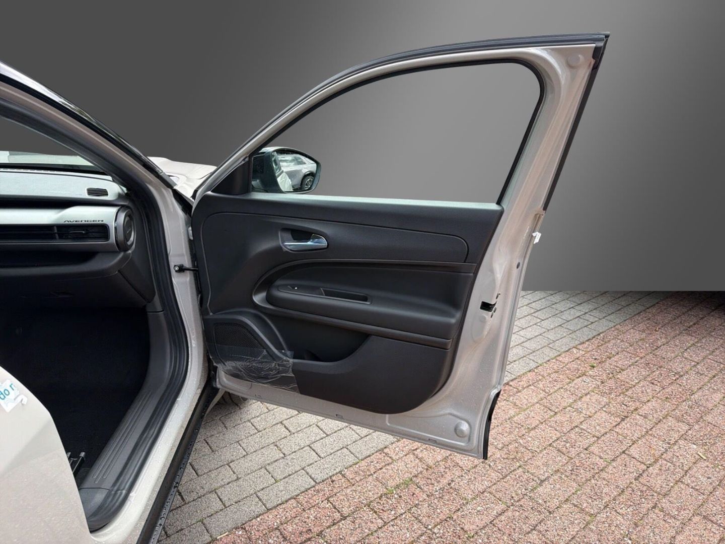 Fahrzeugabbildung Jeep Avenger Black Edition 1.2 MHEV -Panoramadach-MY2