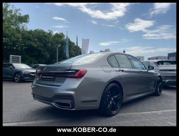 BMW 750 - 5