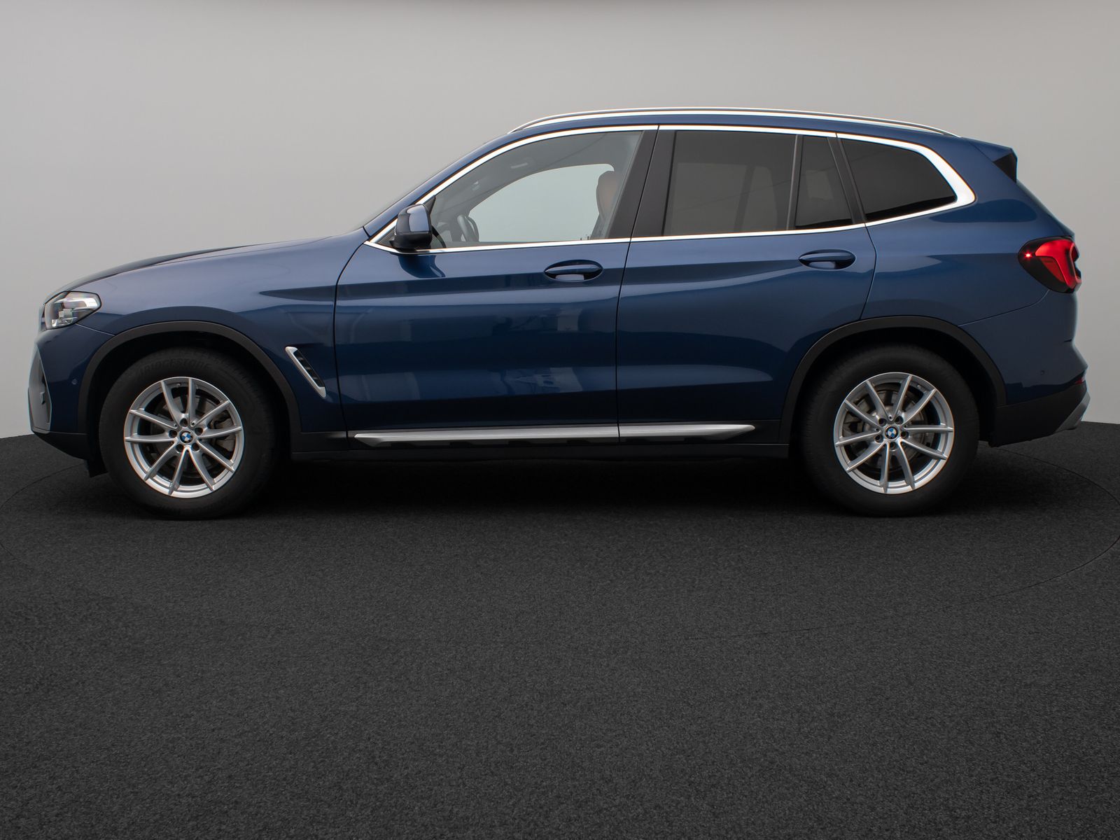 Fahrzeugabbildung BMW X3 xD20i Panorama Kamera HUD AHK Komfort Sport
