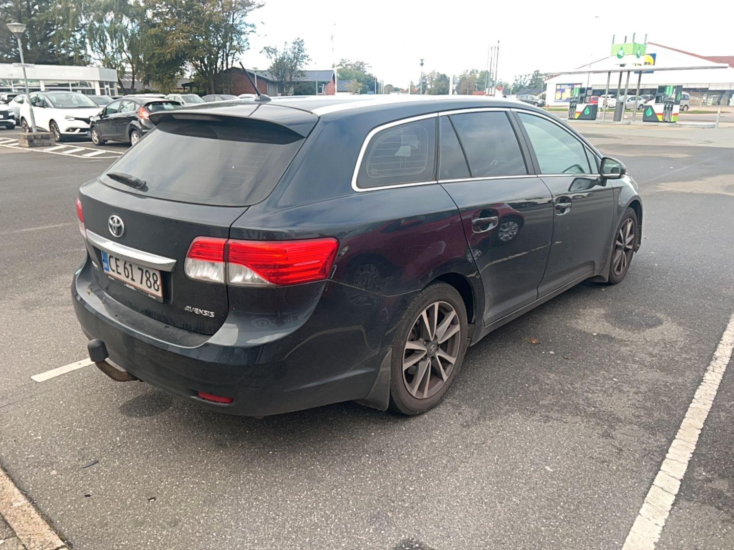 Toyota Avensis 2012 — photo 5