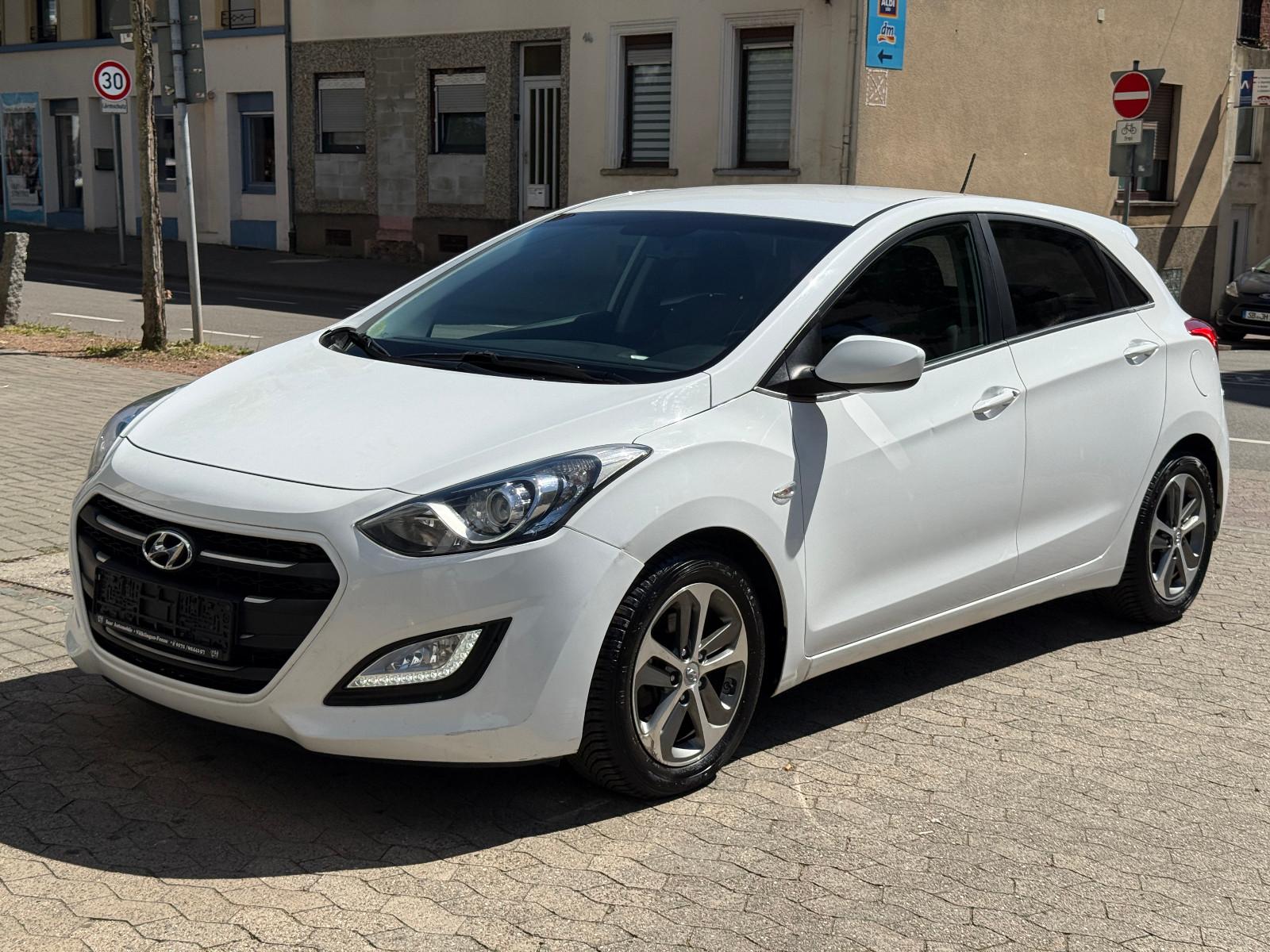 Hyundai i30 blue 1.6 CRDi Style DCT *Automatik*