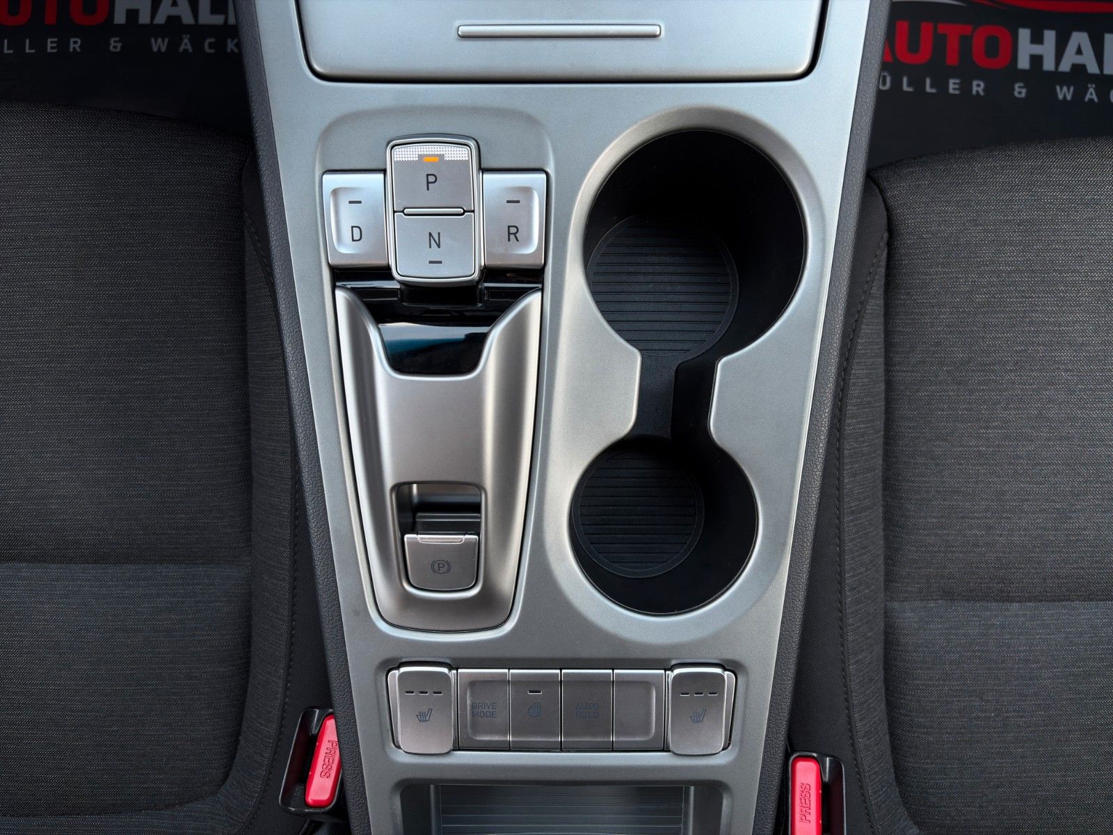 Fahrzeugabbildung Hyundai KONA E Select SHZ LHZ LKA LFA ACC Navi CarPlay