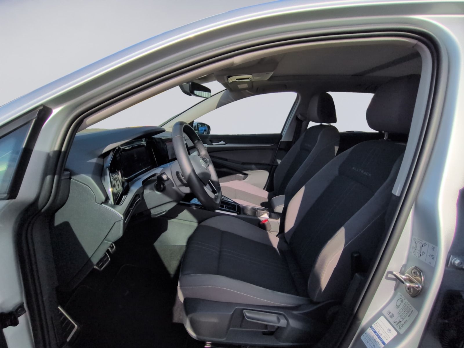 Golf VIII Alltrack 2.0 TDI DSG KAMERA+PANO+STHZ