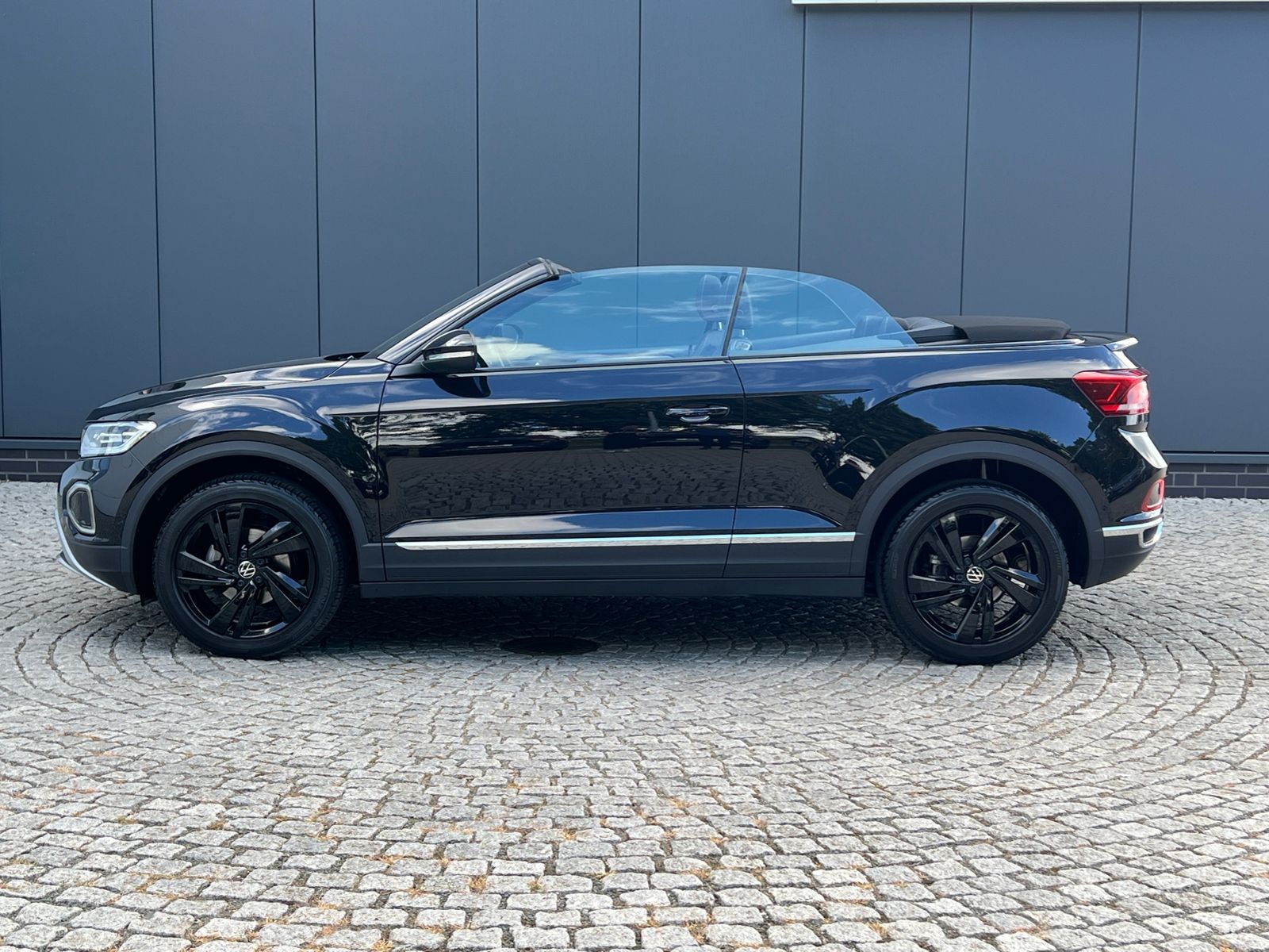 Fahrzeugabbildung Volkswagen T-Roc Cabriolet 1.5 TSI DSG *AHK, LED, Black Sty