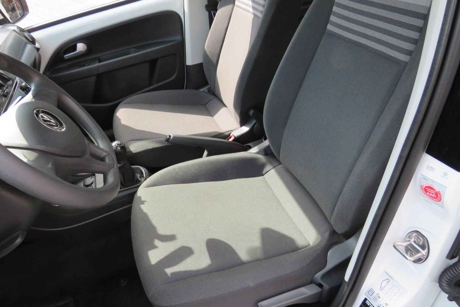 Fahrzeugabbildung Volkswagen up! 4T SITZH. GJ KLIMA TELVOR MAPS&MORE 1.HD