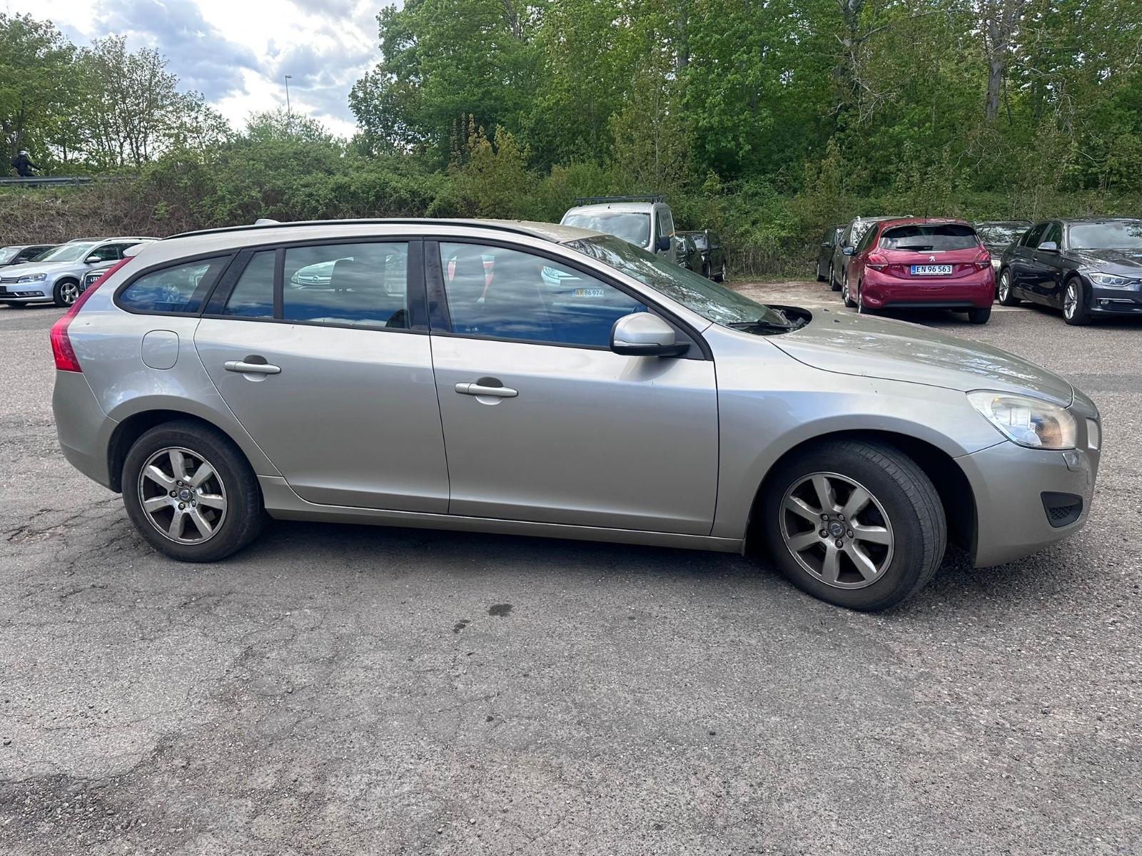 Volvo V60 2012 — photo 5