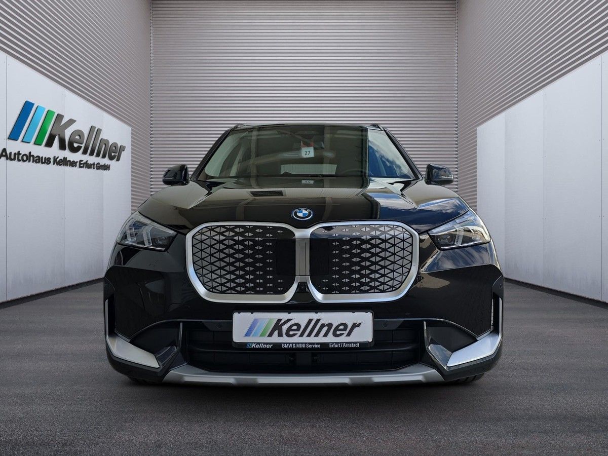 BMW iX1 xDr. 30 xLine+AHK+Pano+HUD+aLED+H&K+360° imagem 3