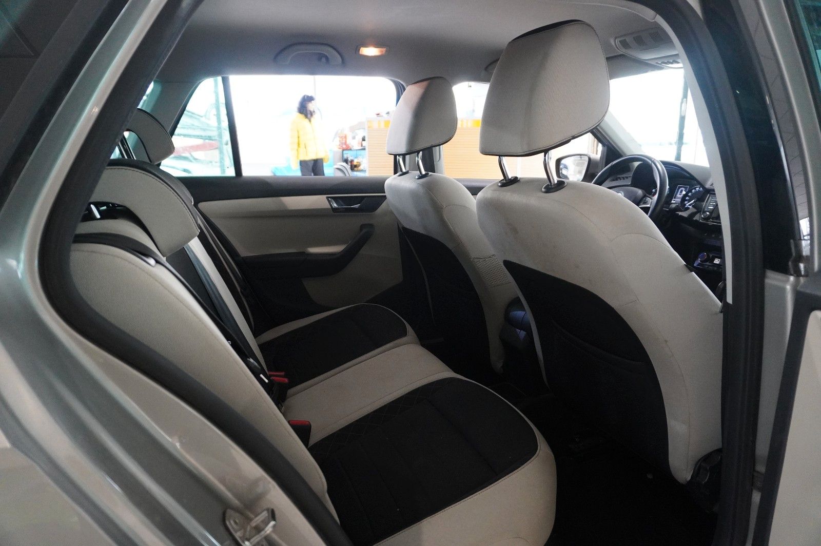 Fahrzeugabbildung SKODA Fabia Combi 1.2 STYLE LED/PDC/KLIMA/SH/USB/NEBEL