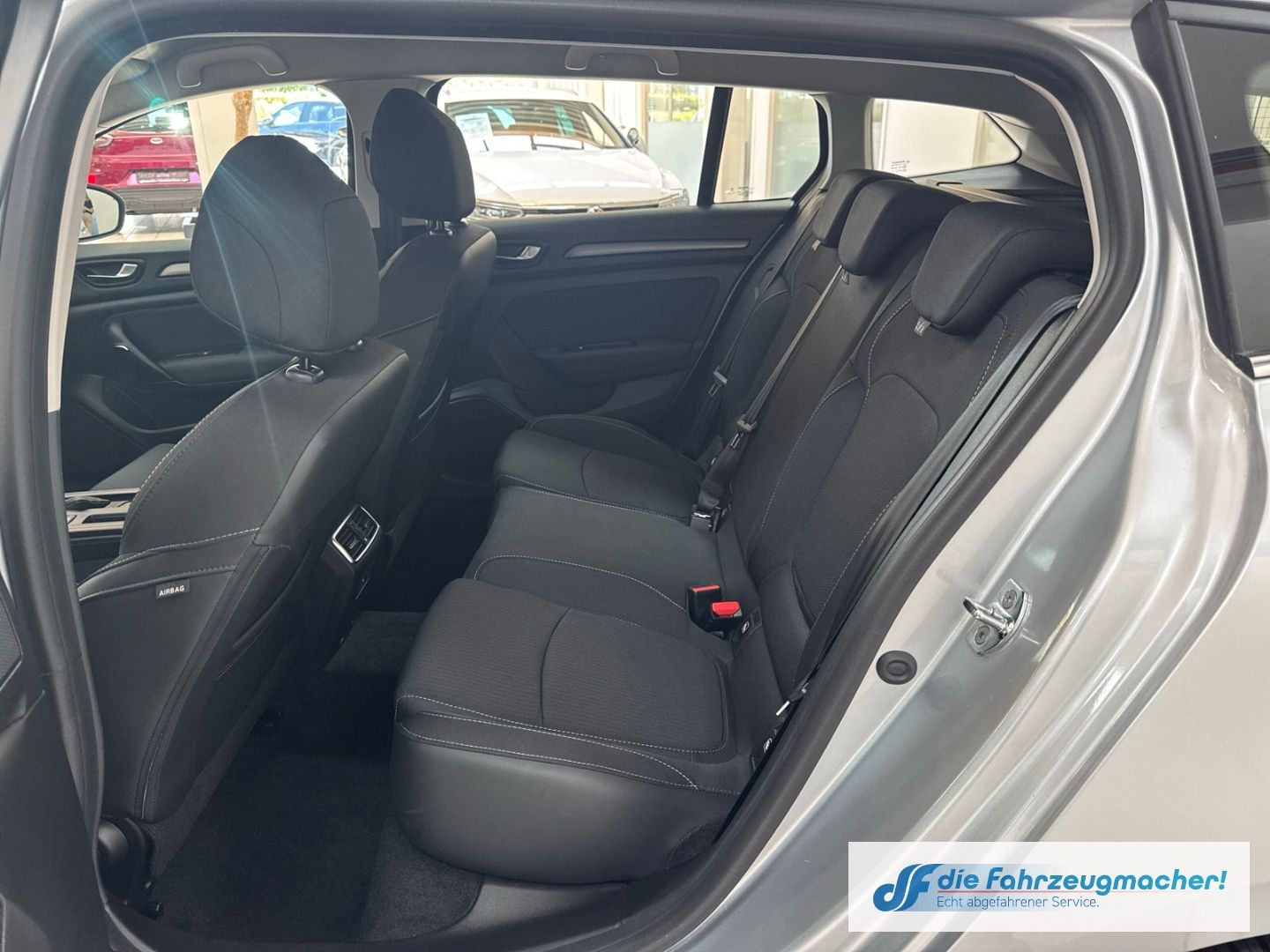 Fahrzeugabbildung Renault Megane E-TECH IV Grandtour Business Edition 1.6