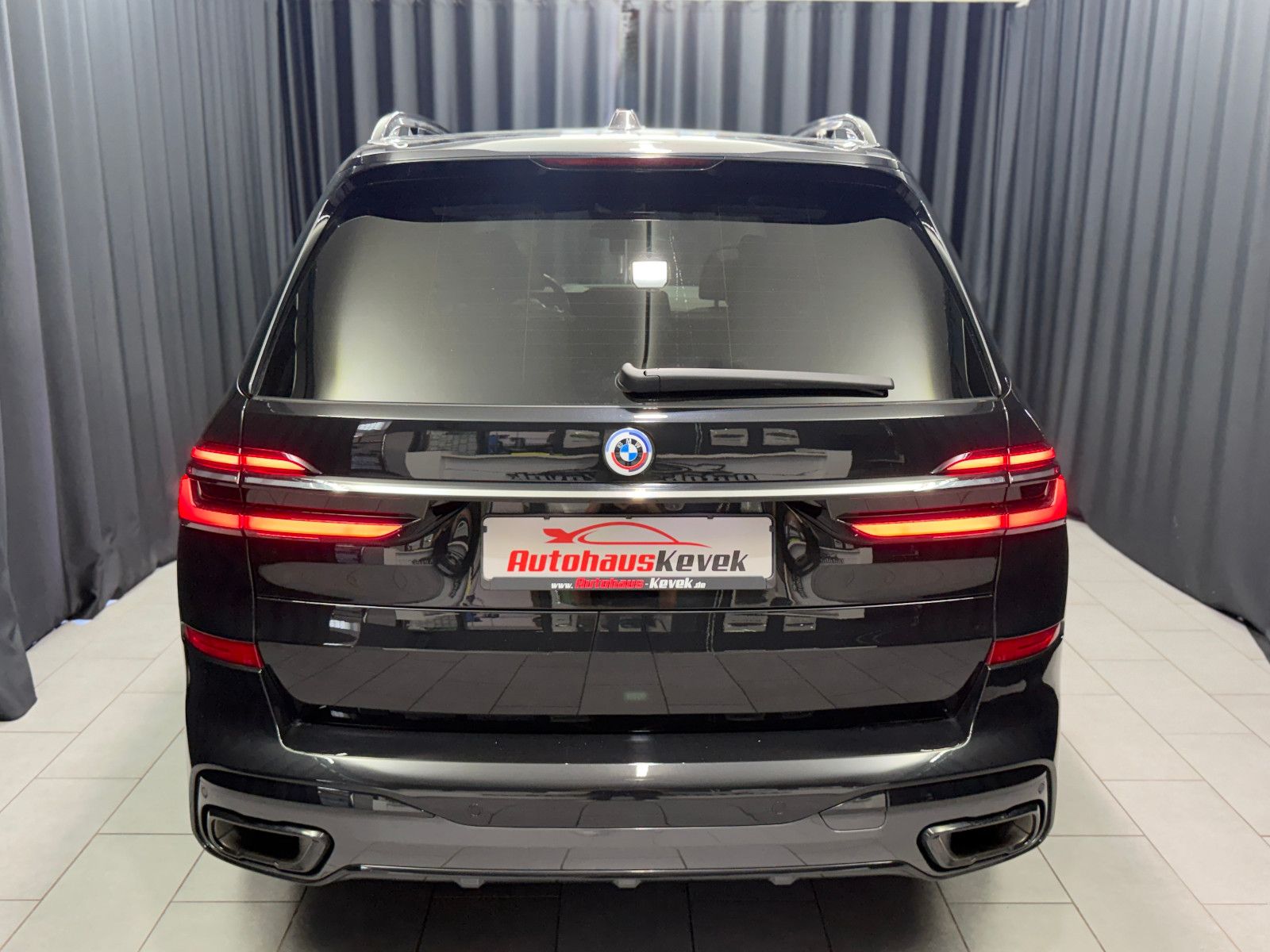 Fahrzeugabbildung BMW X7 xDrive 40 d M Sport PRO|SKY-LOUNGE|7-SITZE|