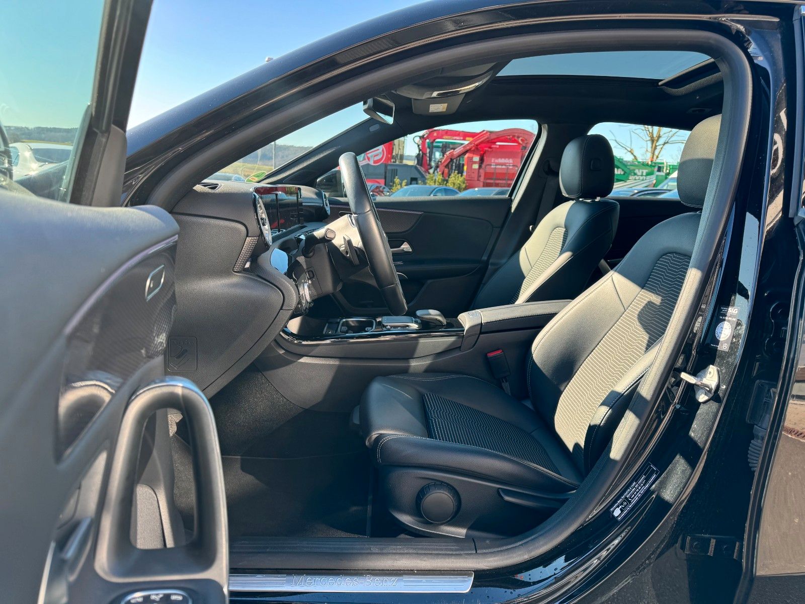 Fahrzeugabbildung Mercedes-Benz A 220d Progressive+Pano+Ambiente+RKamera+LED