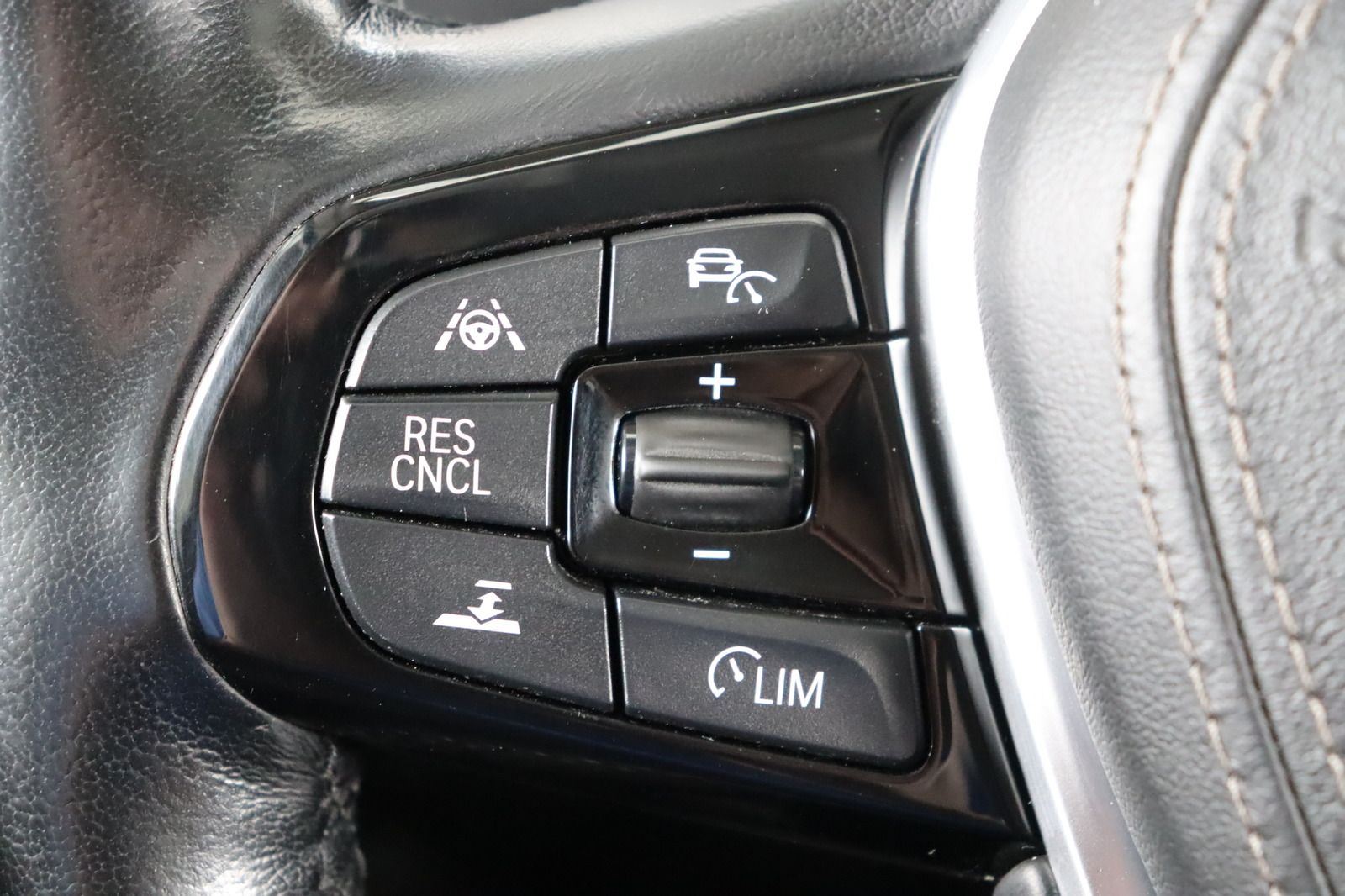 Fahrzeugabbildung BMW 540 i xDrive * HUD * Soft-Close * Night * SC * M
