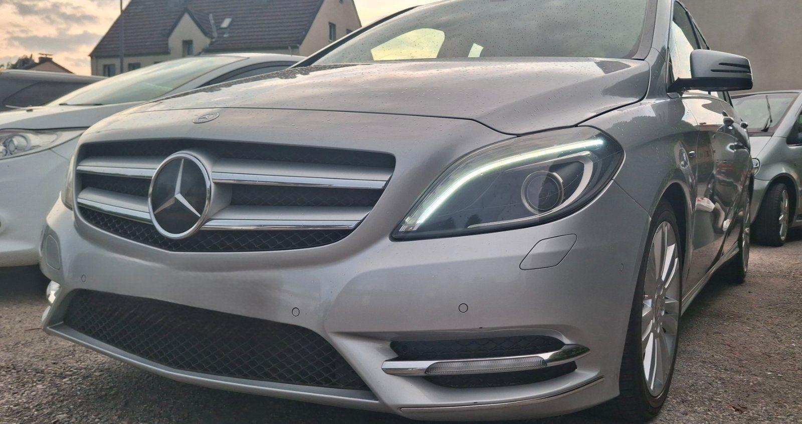 Mercedes-Benz B 180