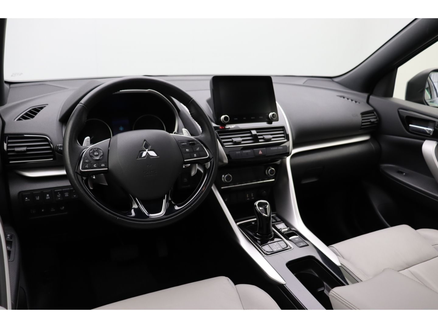 Fahrzeugabbildung Mitsubishi Eclipse Cross Top Hybrid 4WD ACC Pano Schiebedac