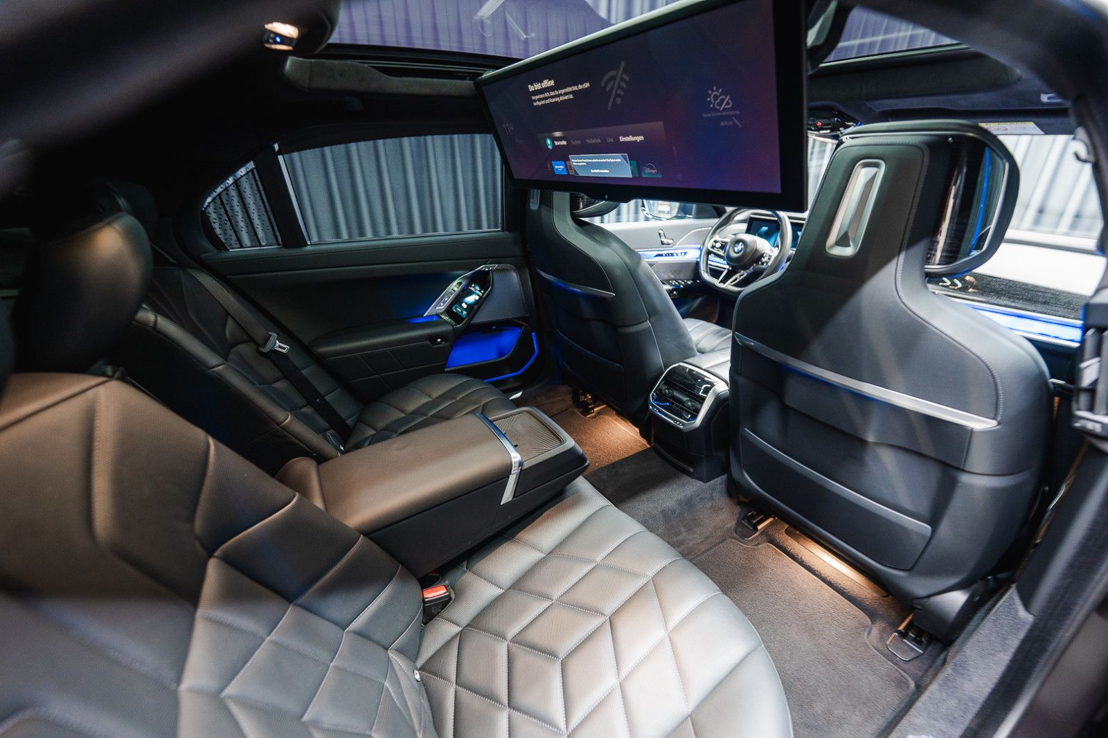 Fahrzeugabbildung BMW 740 d xDrive *M Sport Pro*Iconic Glow*Theater TV