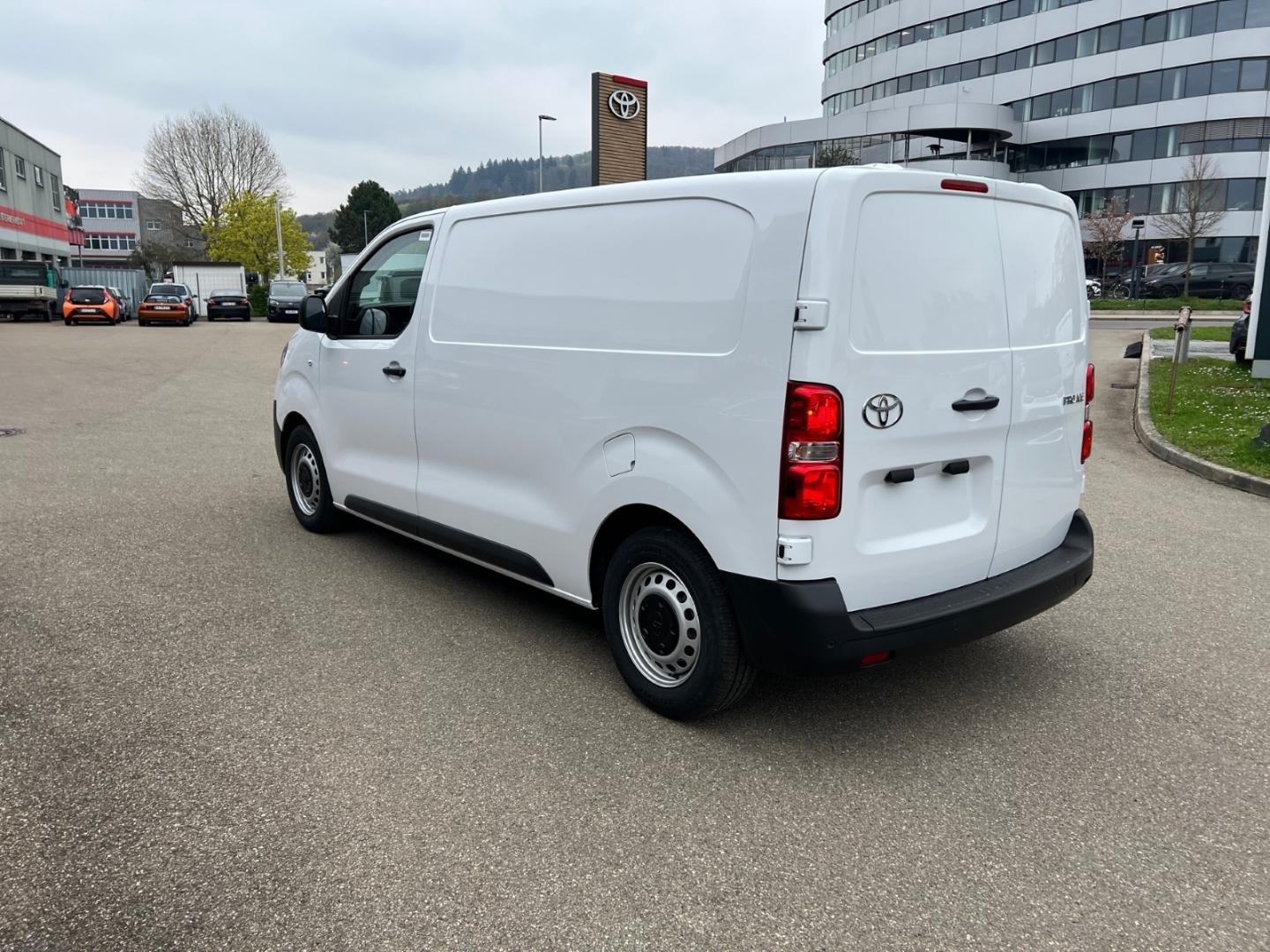 Toyota Proace 1,5L D Schaltgetriebe 120 PS Work L1