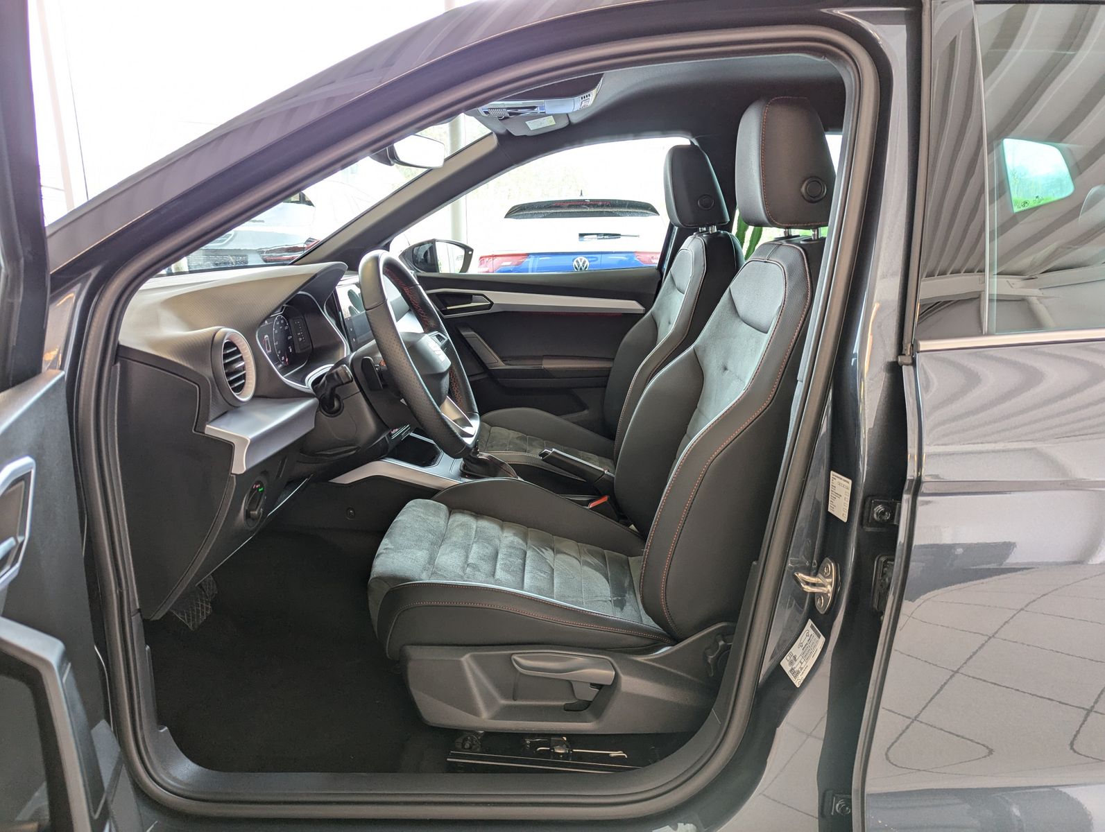Fahrzeugabbildung SEAT Arona 1.0 TSI FR DSG LED Dinamica ACC AHK Kamera