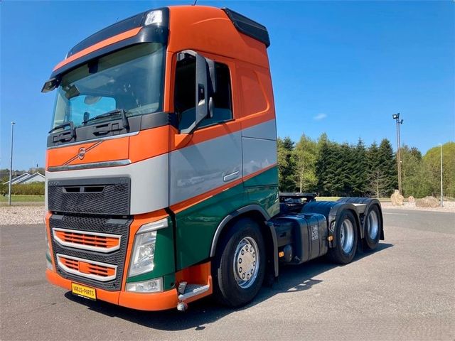 Volvo FH500 6x4 with tandem lift and removable HMF 115