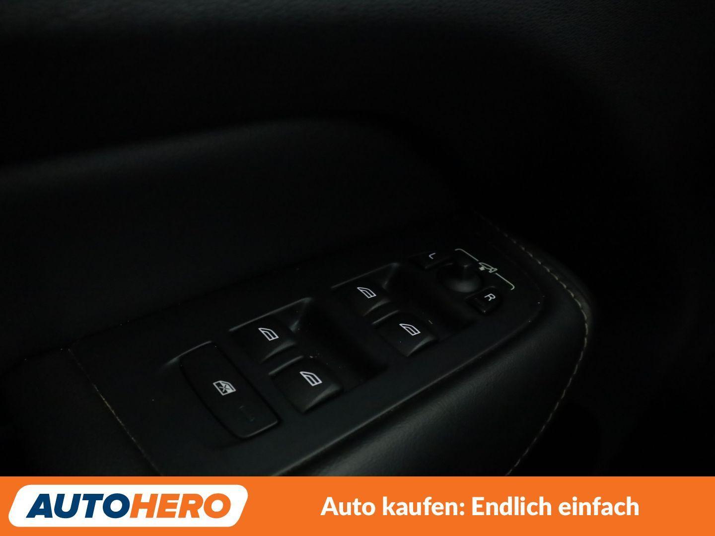 Volvo XC60 2.0 D5 R Design AWD Aut.*NAVI*HEAD-UP*LED*