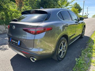 Alfa-Romeo Stelvio - 8