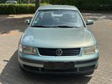 Volkswagen Passat 1.8 lim*KLIMA* TÜV 10/2027 * - gebrauchte VW Passat aus dem Jahr 1998