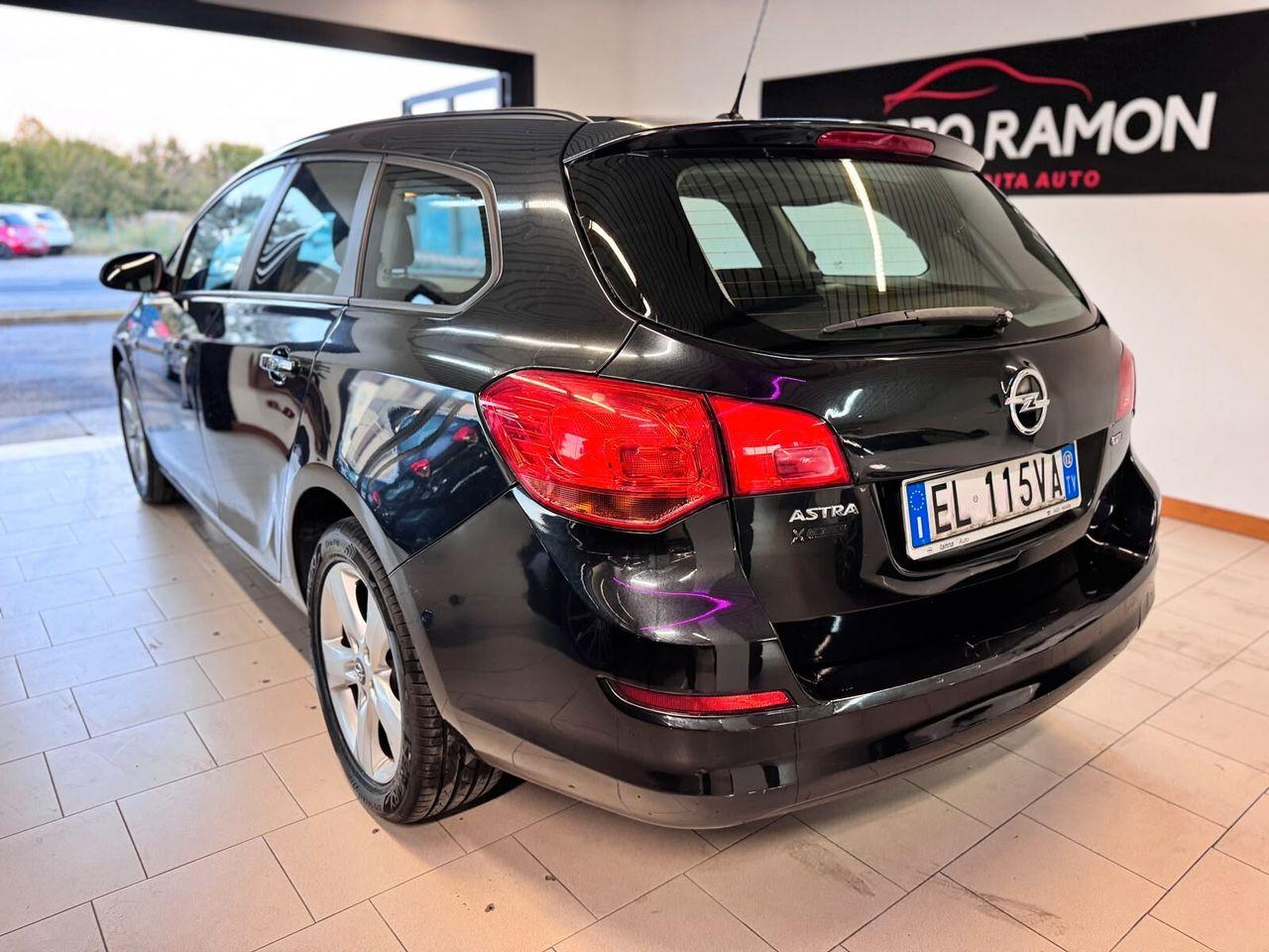 Opel Astra 2012 — photo 5