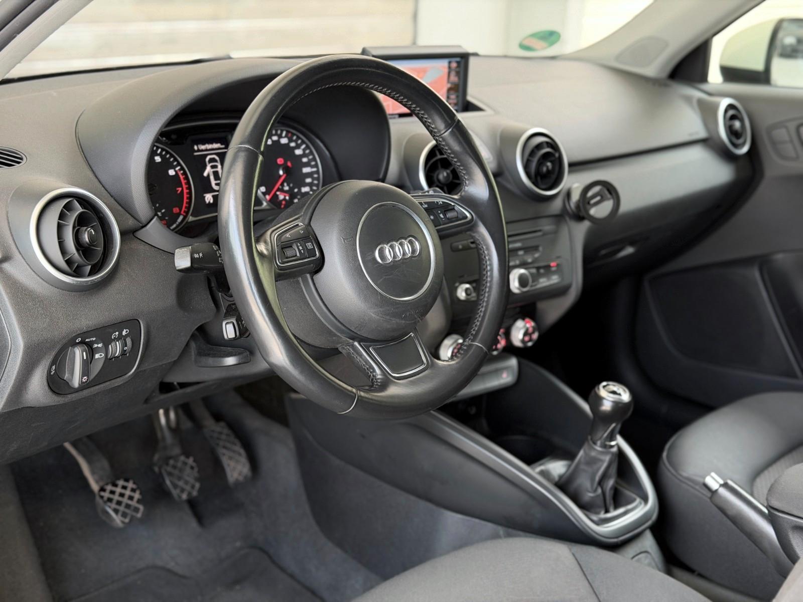 Audi A1 attraction*Navi*SHZ*PDC*Tempomat*