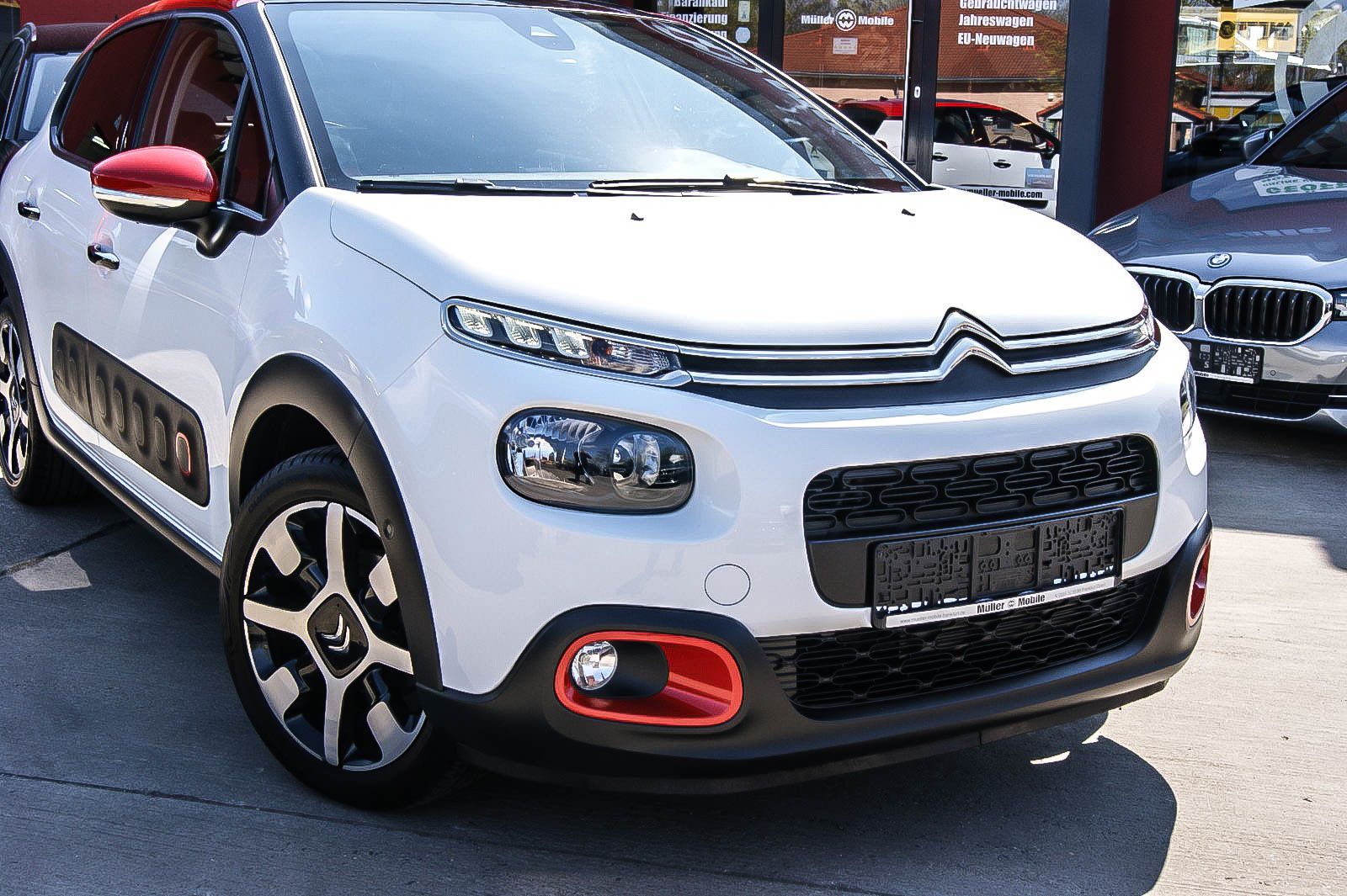 Fahrzeugabbildung Citroën C3 Shine 1.2 VTi PANORAMA KAMERA DASHCAM KEYLESS