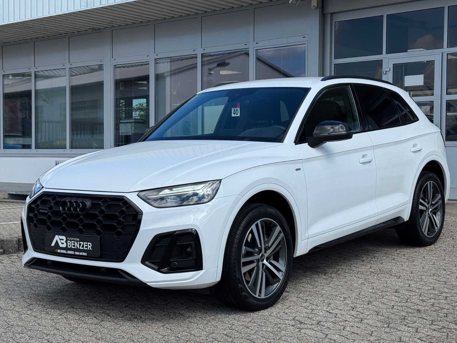Fahrzeugabbildung Audi Q5 40 TDI quattro S line/LEDER/LED/NAVI/SHZ/ACC/