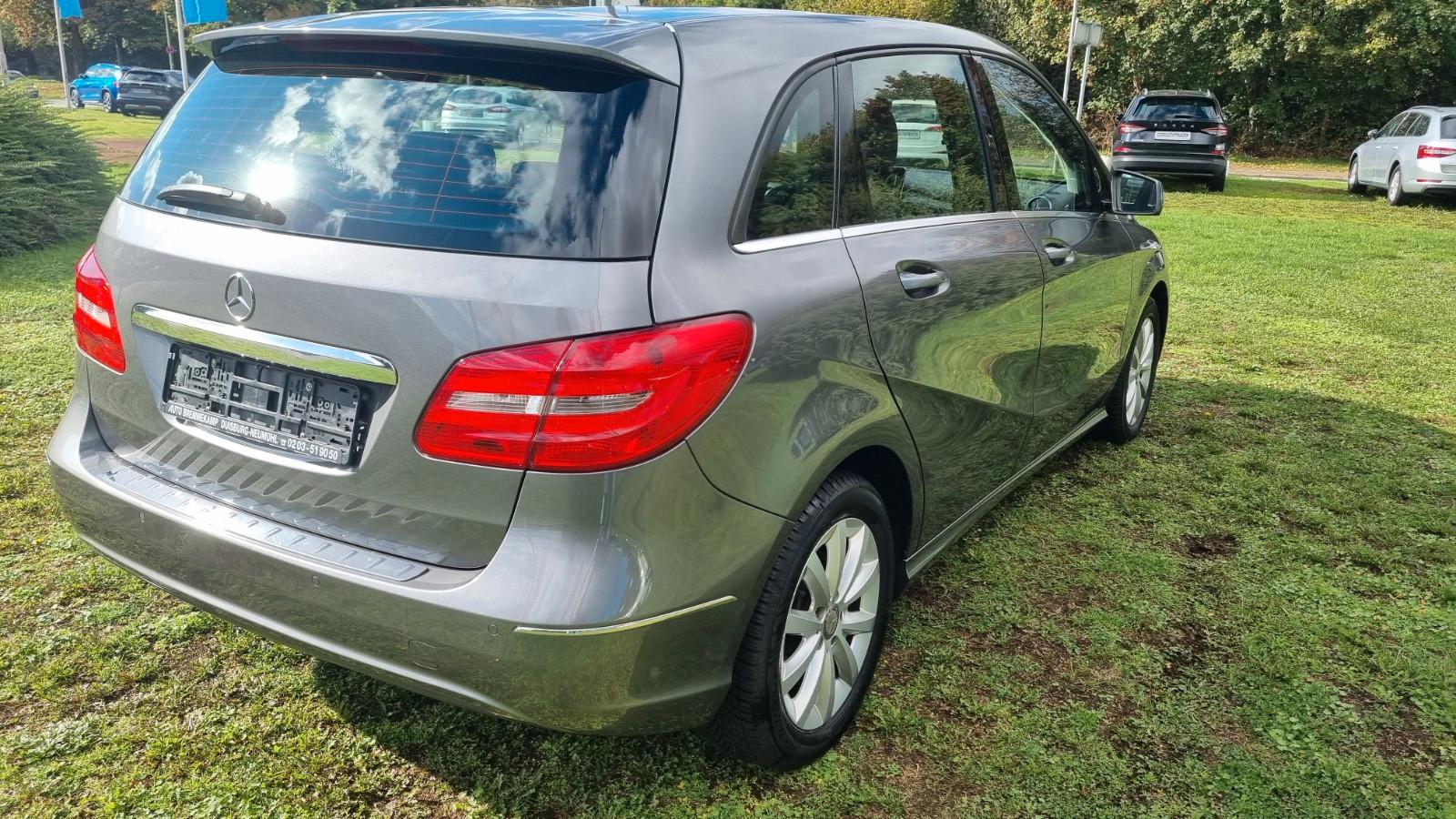 Mercedes-Benz B 180
