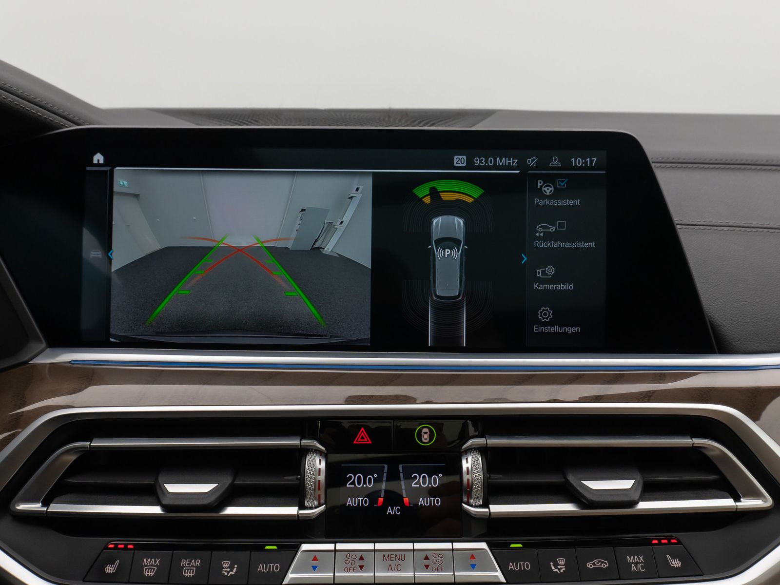 Fahrzeugabbildung BMW X5 xD45e XLine Panorama DAB H/K SoftCL AHK Sport
