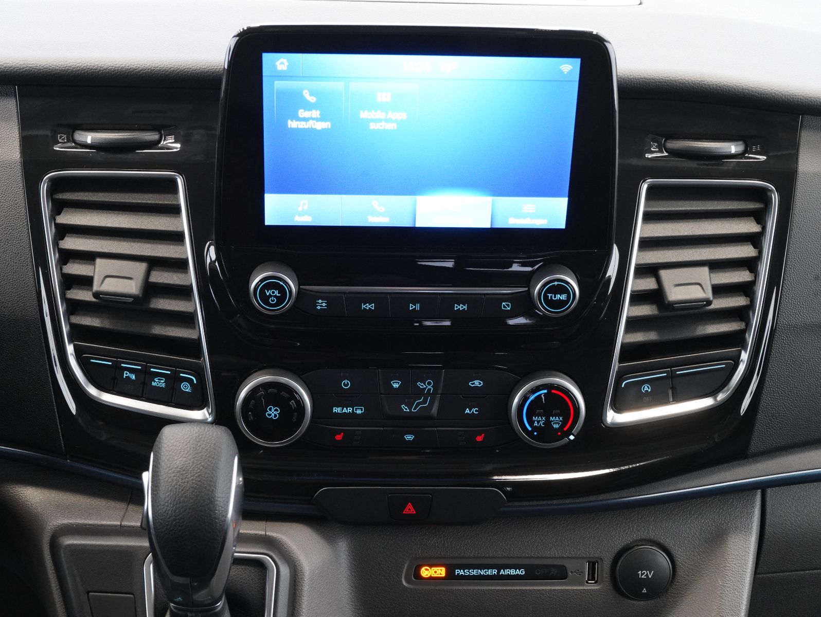 Fahrzeugabbildung Ford Tourneo Custom 320 L2 Active 8-SITZER/XENON