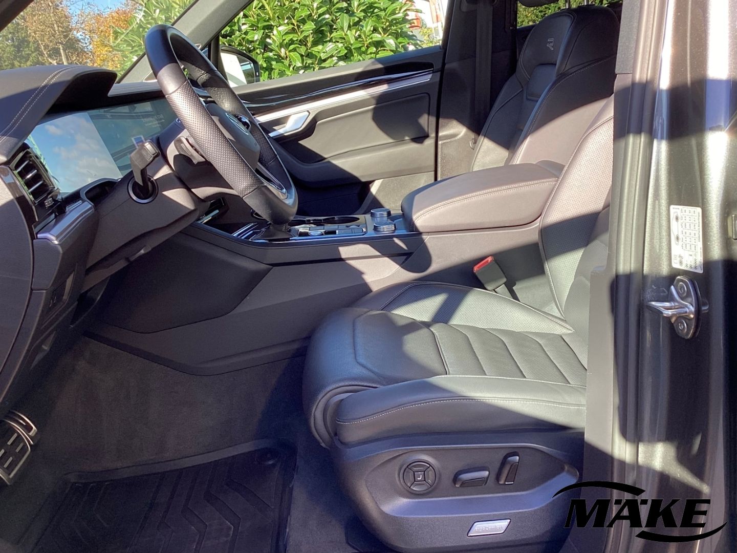 Touareg R-Line 3.0 TDI DSG 4m PD LUFTFED LEDER