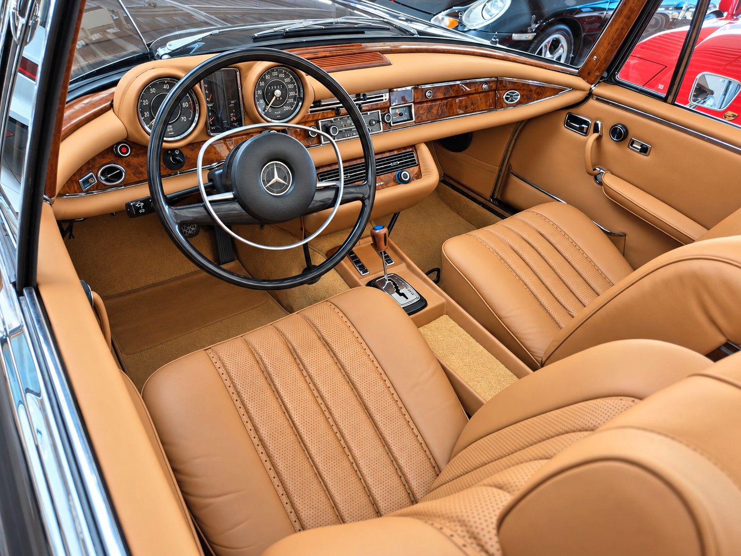 Fahrzeugabbildung Mercedes-Benz 280 SE Werkscabriolet/20 Jahre in Dr. Hand