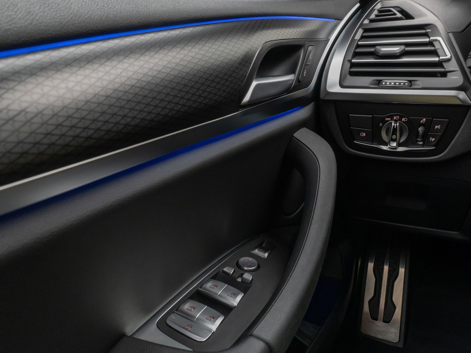 Fahrzeugabbildung BMW X3 xD20i M Sport Laser Kamera DAB HiFi Komfort